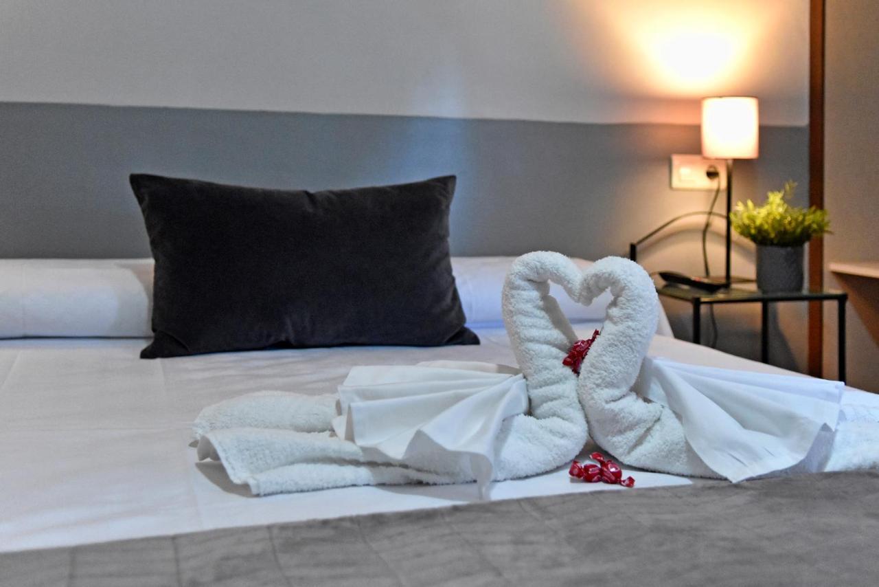 Hotel Rural & Restaurante Las Camaretas 코르테스데라프론테라 외부 사진