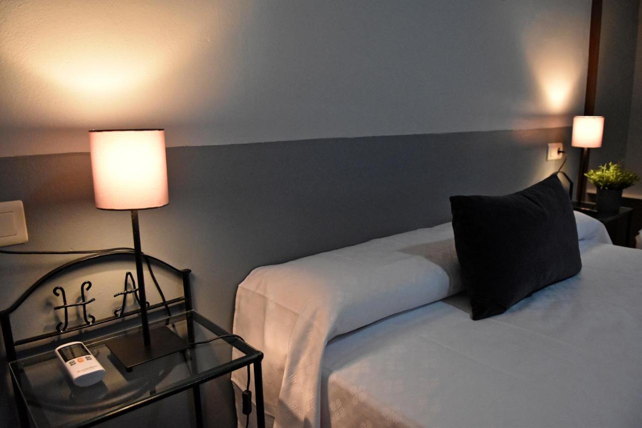 Hotel Rural & Restaurante Las Camaretas 코르테스데라프론테라 외부 사진