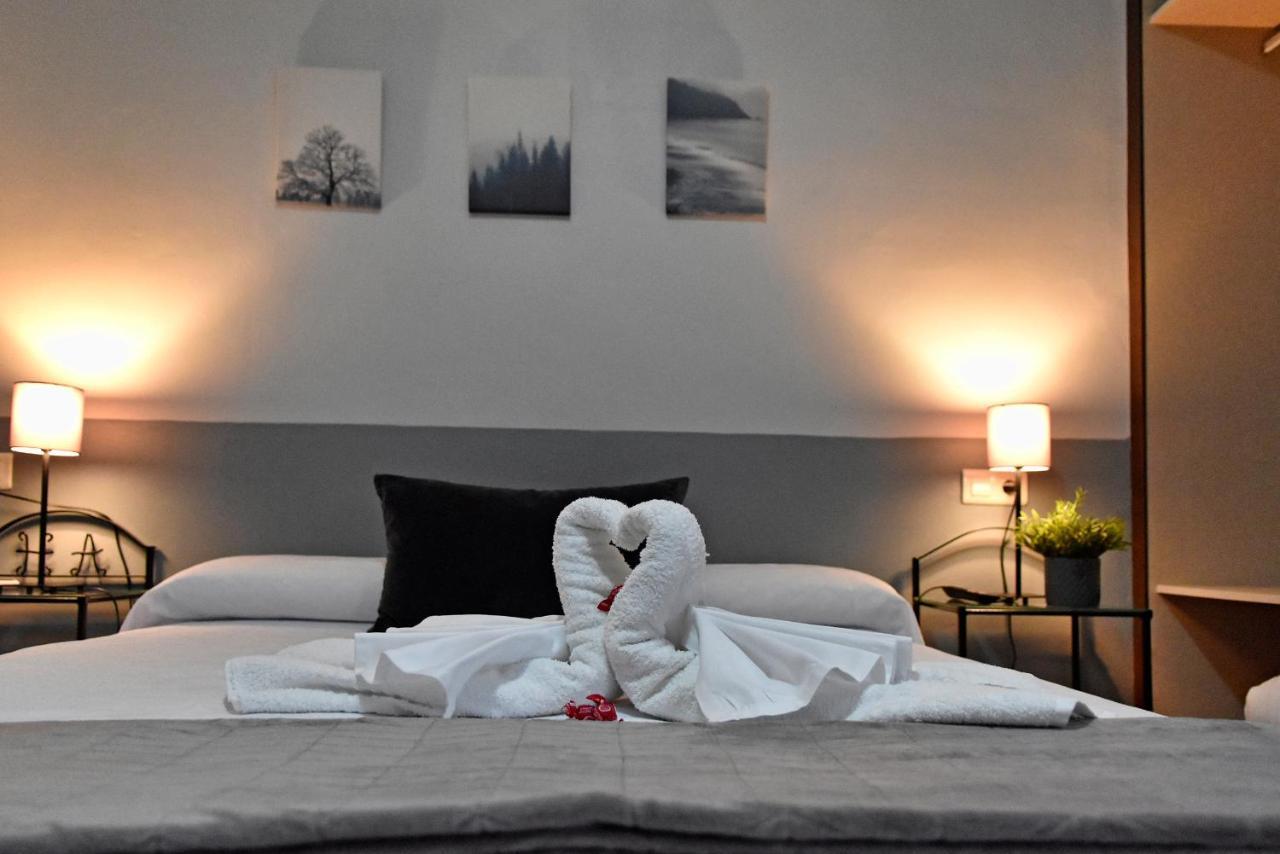 Hotel Rural & Restaurante Las Camaretas 코르테스데라프론테라 외부 사진
